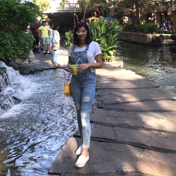 Meet your Posher, Kinza - Picture 1 of 1